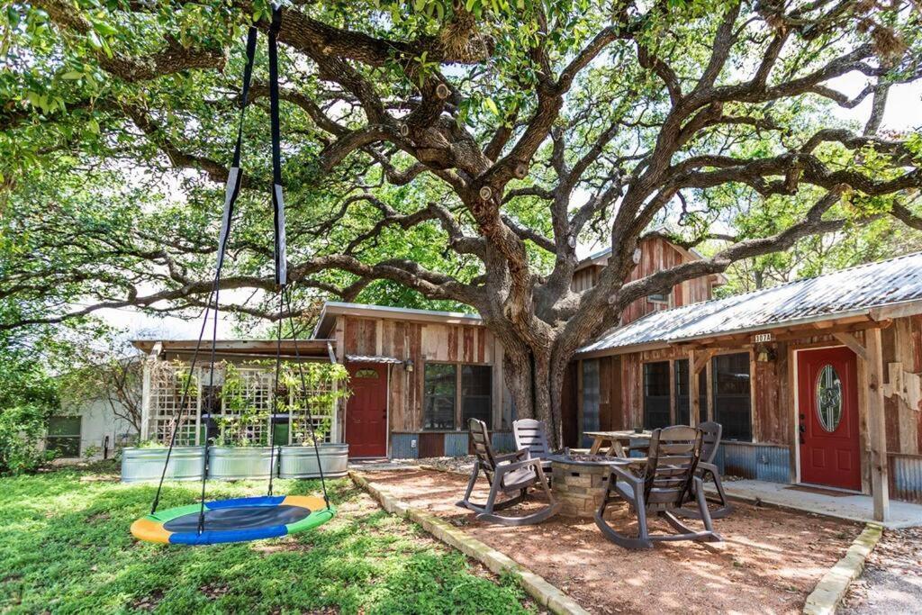 Vila Pet Friendly! Hot Tub, 2Mins From Main, Fire Pit Fredericksburg Exteriér fotografie